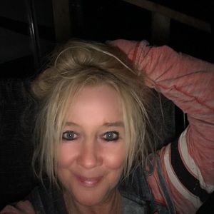 Meet your Posher, Deborah